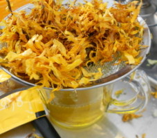 Marigold infusion use